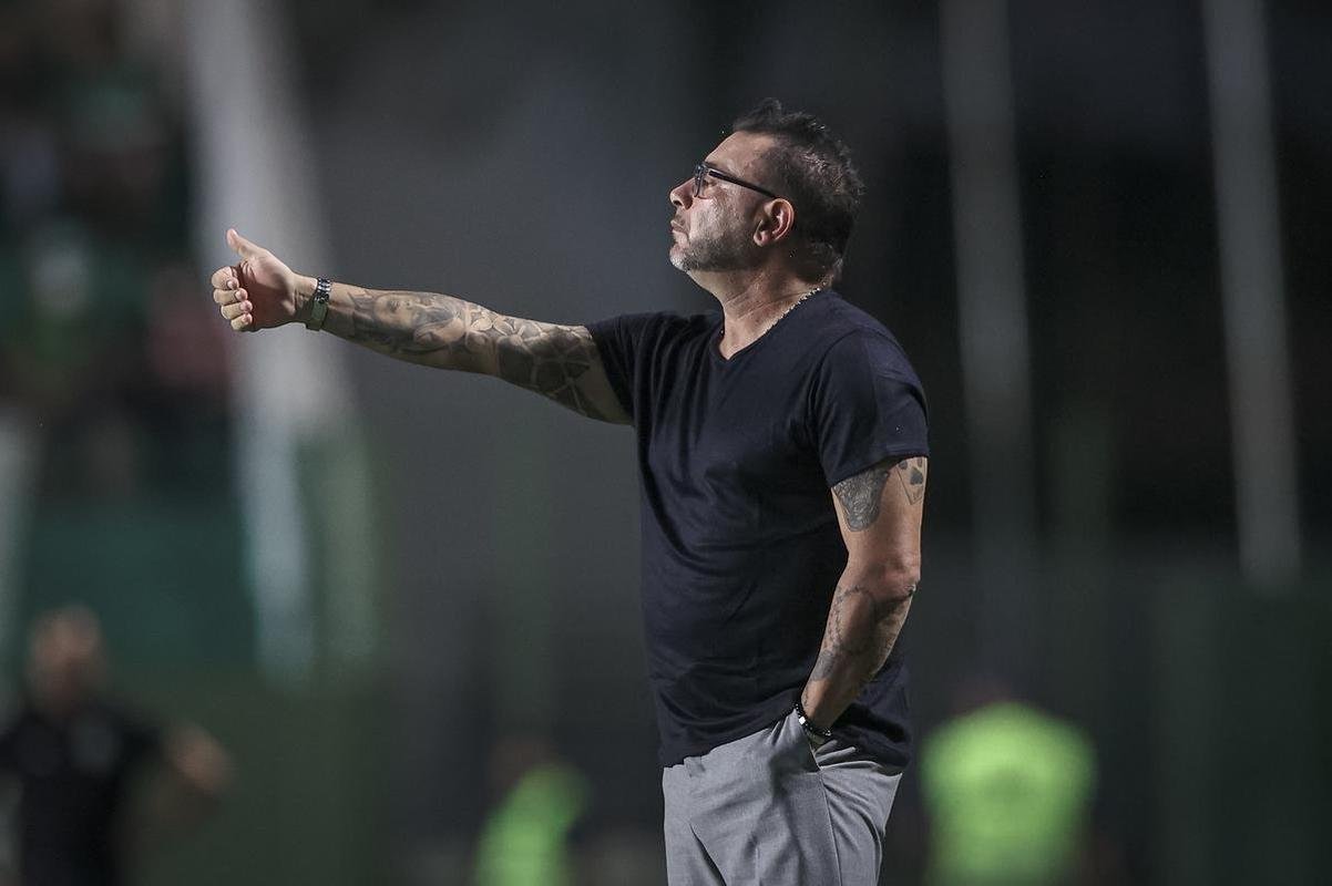 Fotos do jogo entre Gois e Atltico no Estdio da Serrinha, em Goinia, pela quarta rodada do Campeonato Brasileiro