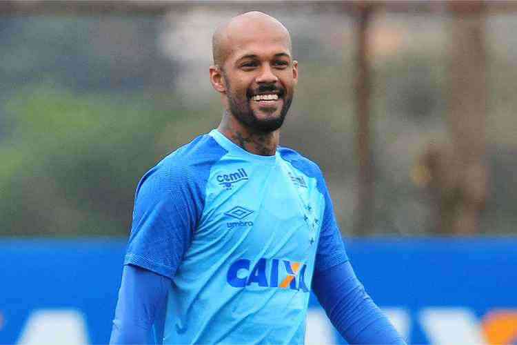 Devid Silva comenta adaptação em estilo de jogo para melhorar