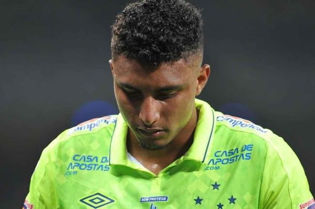 Cruzeiro estreou terceiro uniforme, o ltimo produzido pela Umbro