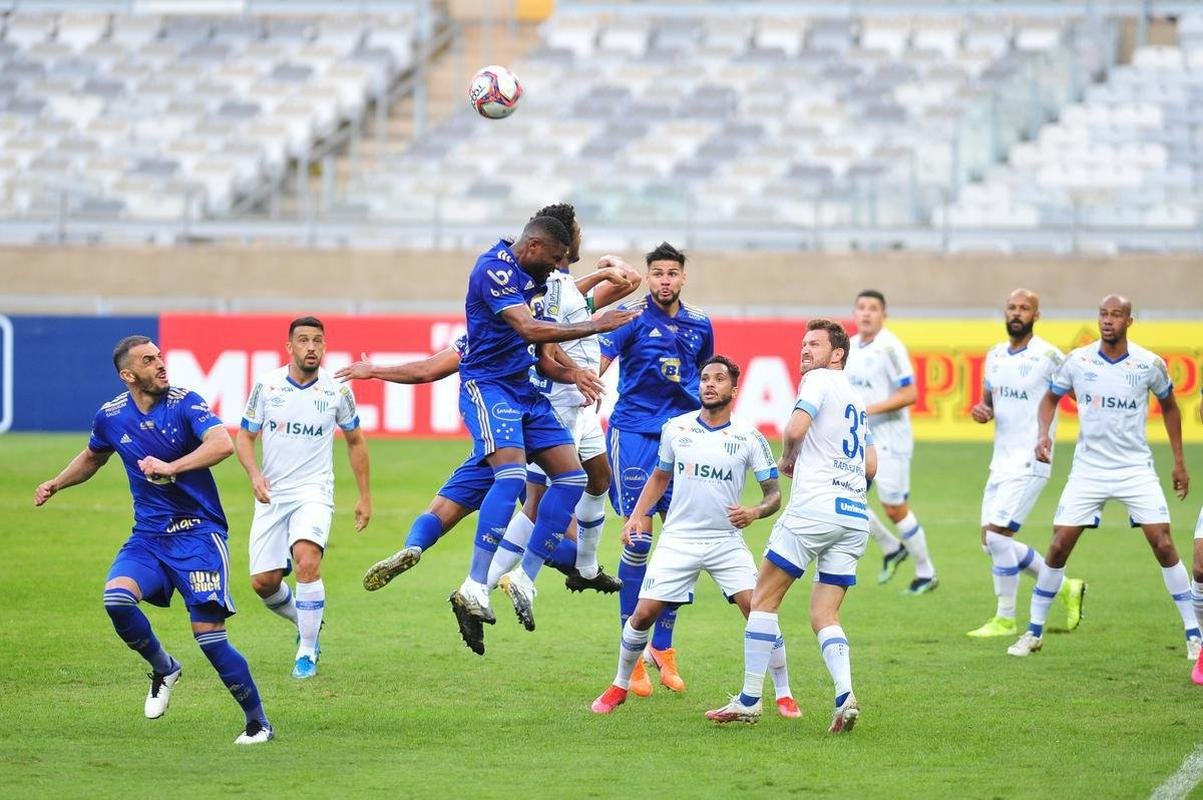 Com gols de Marcos Serrato e Renato (2), o Ava venceu o Cruzeiro por 3 a 0, neste sbado, no Mineiro, pela 12 rodada da Srie B