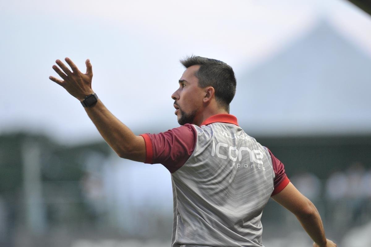 Veja fotos do jogo entre Amrica e Villa Nova