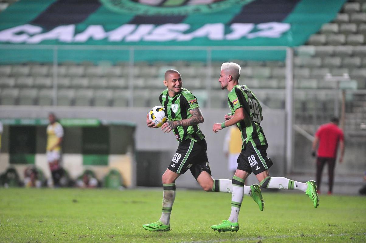 Fotos da partida entre Amrica e So Paulo, nesta quinta-feira (18), no Independncia, em Belo Horizonte, pelas quartas de final da Copa do Brasil.