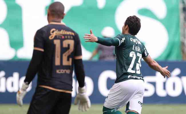 Raphael Veiga marcou o nico gol do jogo na vitria do Palmeiras sobre o Santo Andr