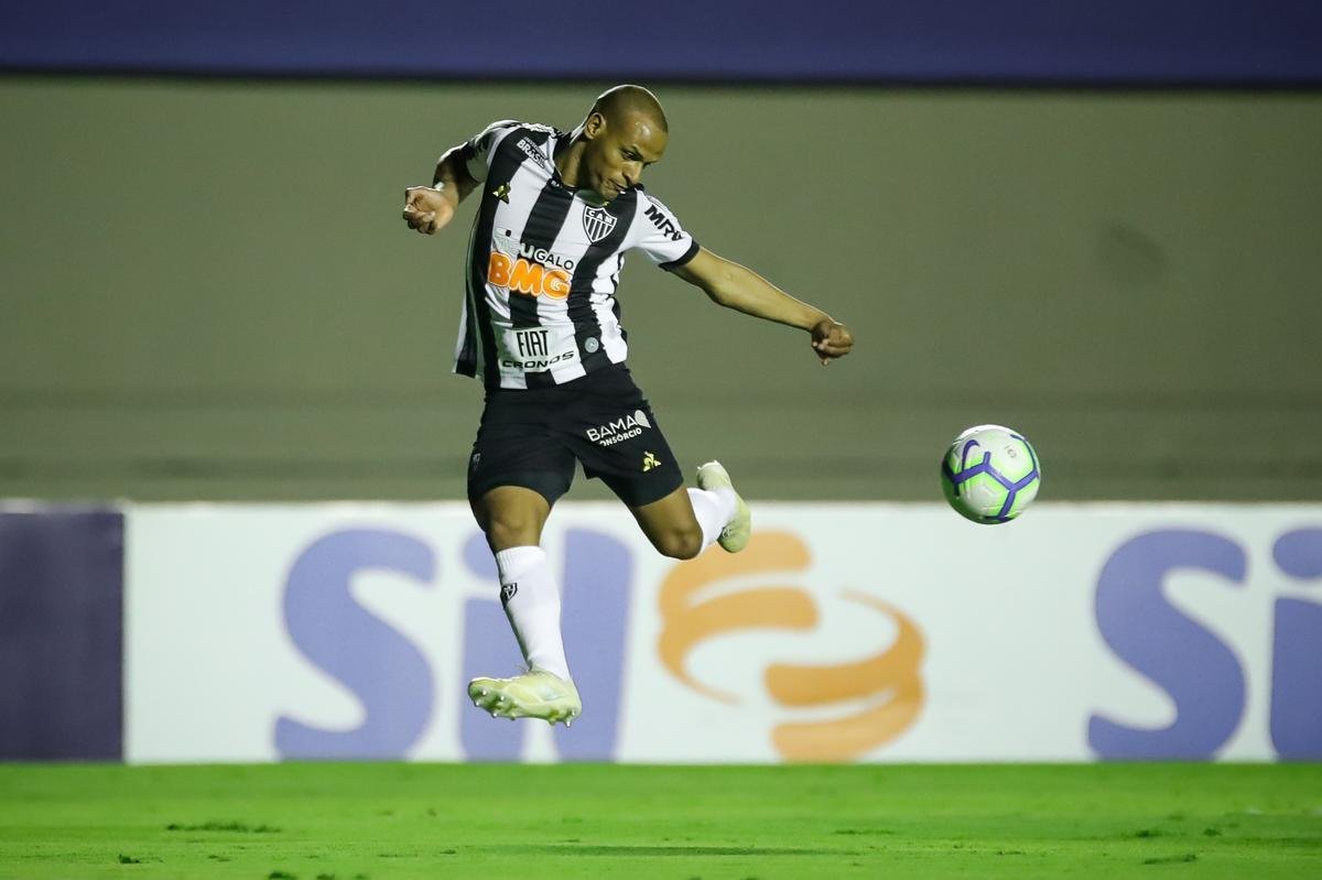 Fotos do duelo entre Gois e Atltico, no Serra Dourada, em Goinia, pela 12 rodada do Brasileiro