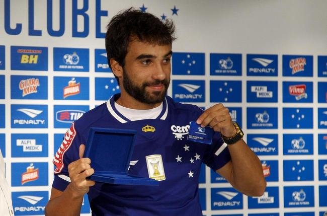 Gerente Valdir Barbosa e agente Gabriel o Pensador apresentaram meia Gabriel Xavier na Toca