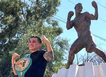 Boxeador teve uma recepção calorosa, na quarta-feira, em sua cidade natal Nogales, em Sonora, no México