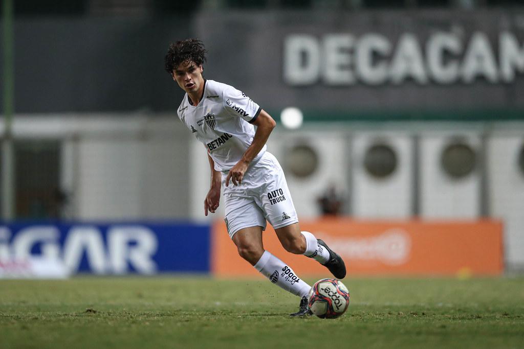 Dodô - Outro destaque do Atlético. O lateral conseguiu ter bom desempenho defensivo e ainda apoiou o ataque, criando situações perigosas.