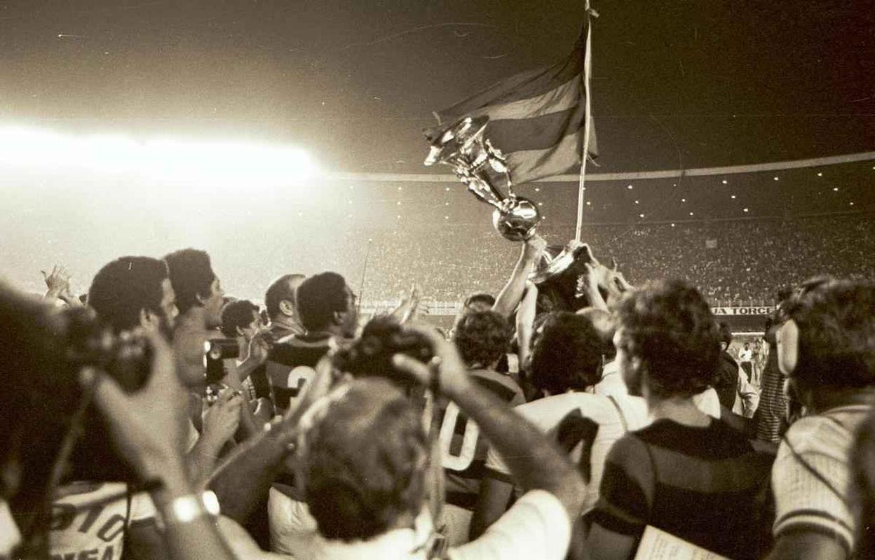O Flamengo venceu o segundo jogo da deciso de 1980, por 3 a 2, e conquistou seu primeiro ttulo nacional. Nunes, duas vezes, e Zico marcaram para o time rubro-negro. Reinaldo fez os dois tentos do Galo e, junto de Palhinha e Chico, recebeu carto vermelho. O Flamengo conquistou o ttulo por ter feito melhor campanha na semifinal (duas vitrias contra uma vitria e um empate do Galo).
