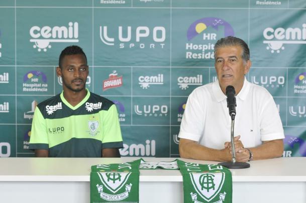 Marquinhos, de 28 anos,  o nono reforo do Amrica para temporada 2018