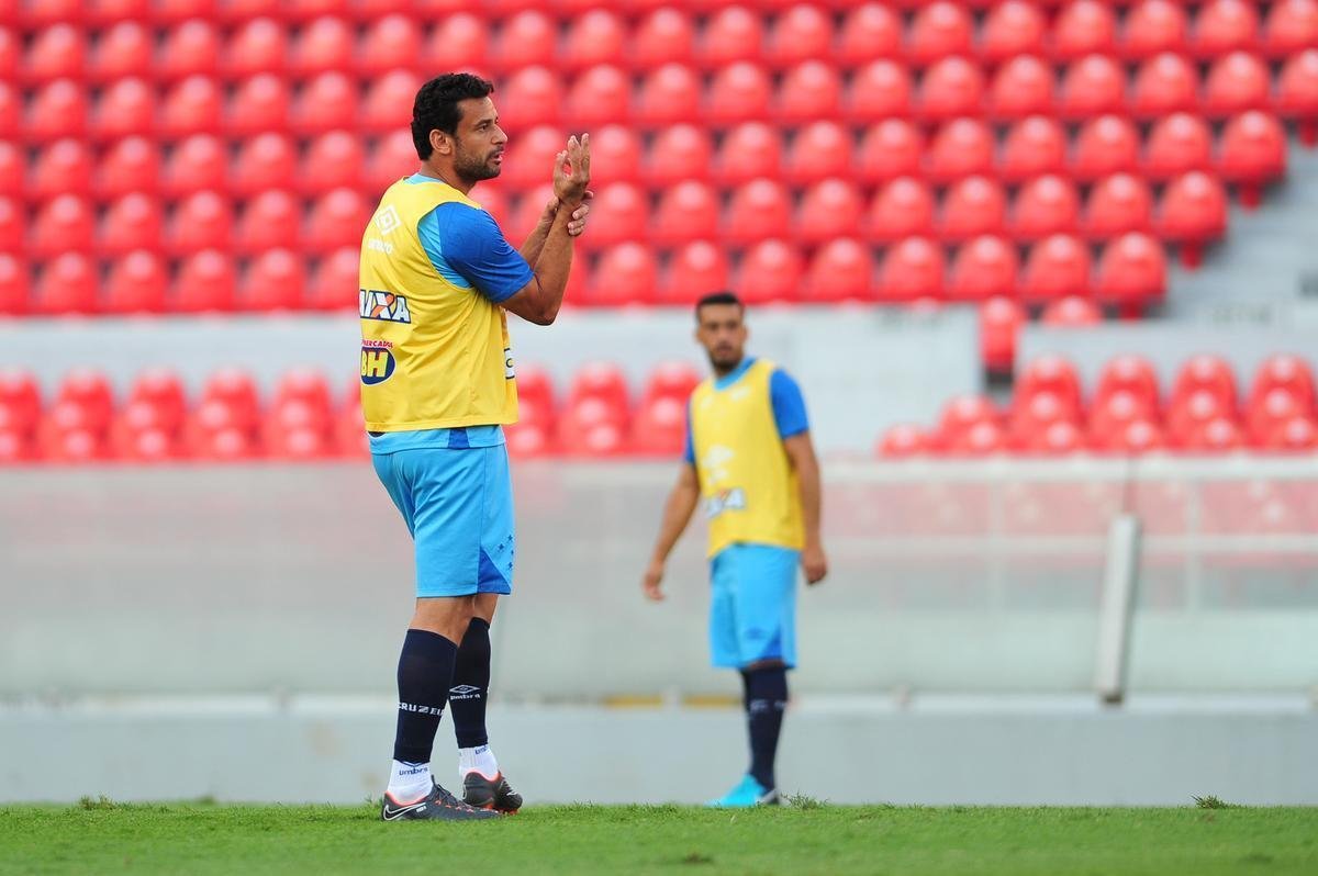 Fotos do treino do Cruzeiro no estdio Libertadores de Amrica, casa do Independiente, em Avellaneda. Time celeste fechou preparao para o jogo contra o Racing, s 21h30 desta tera-feira, no El Cilindro, pela primeira rodada do Grupo 5 da Copa Libertadores (Ramon Lisboa/EM D.A Press)