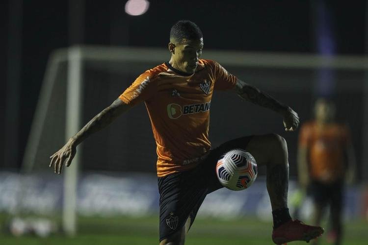 Tcnico Cuca comandou atividade do Atltico no CT da Conmebol no Paraguai 