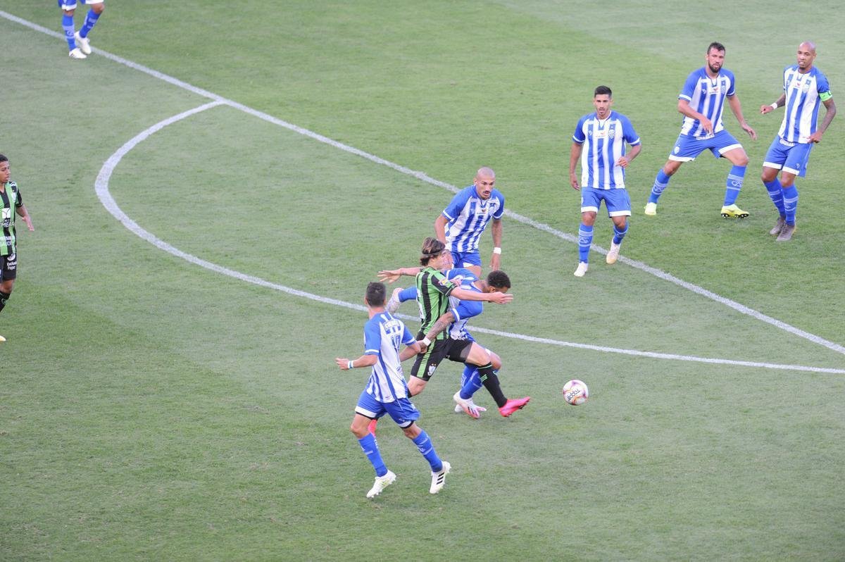Amrica saiu na frente com gol contra marcado pelo zagueiro Luciano Castn, do CSA: 1 a 0