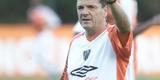 Jair Picerni - Como treinador do Atltico, Jair Picerni participou de 20 jogos na temporada de 2004. O desempenho foi abaixo do esperado. Por isso, foi demitido em menos de trs meses de trabalho. Foram quatro vitrias, oito empates e oito derrotas.