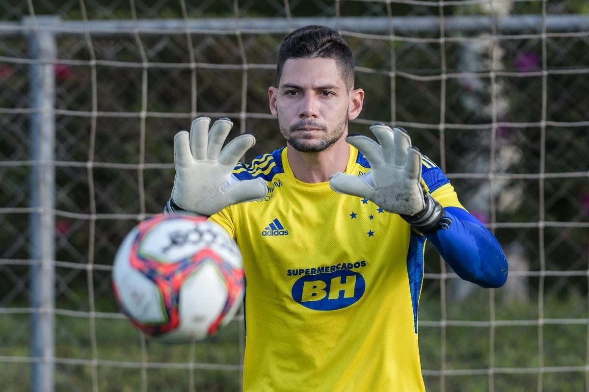 Atacante Guilherme Bissoli realizou primeiro treino com os novos companheiros de Cruzeiro nesta quarta-feira, dia 5 de maio