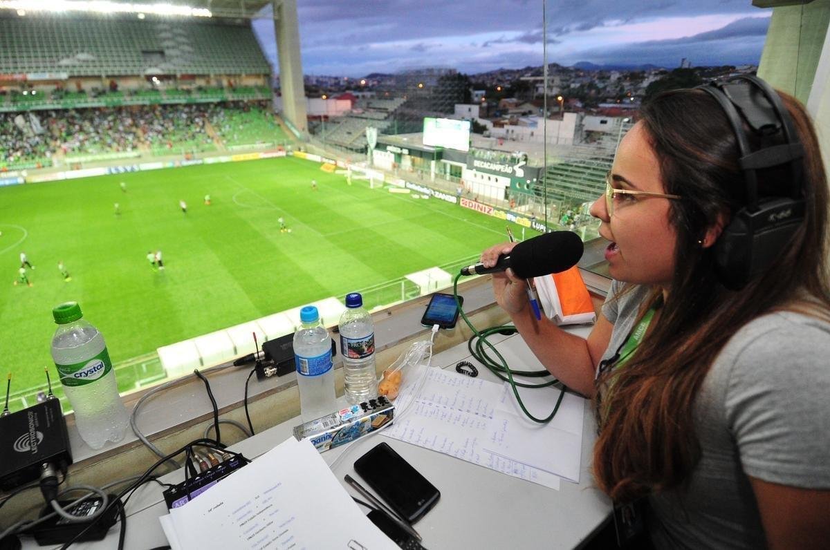 Rdio Inconfidncia inova e lana jornalista Isabelly Morais, de 20 anos, como narradora esportiva. Nesta tera, ele estreou transmitindo a partida entre Amrica e ABC-RN, no Independncia, pela Srie B do Brasileiro.