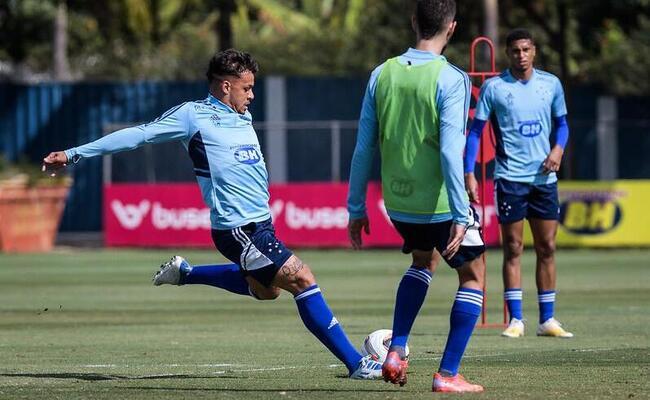 Daniel Jr. briga por uma vaga no ataque do Cruzeiro