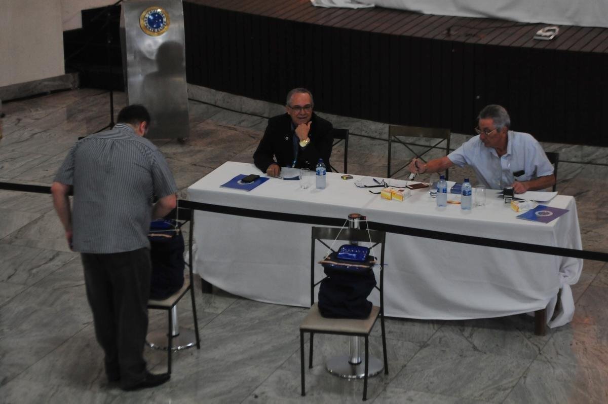 Fotos da eleio presidencial no Cruzeiro. Parque esportivo do Barro Preto, em BH, esteve lotado durante tarde e noite desta segunda-feira