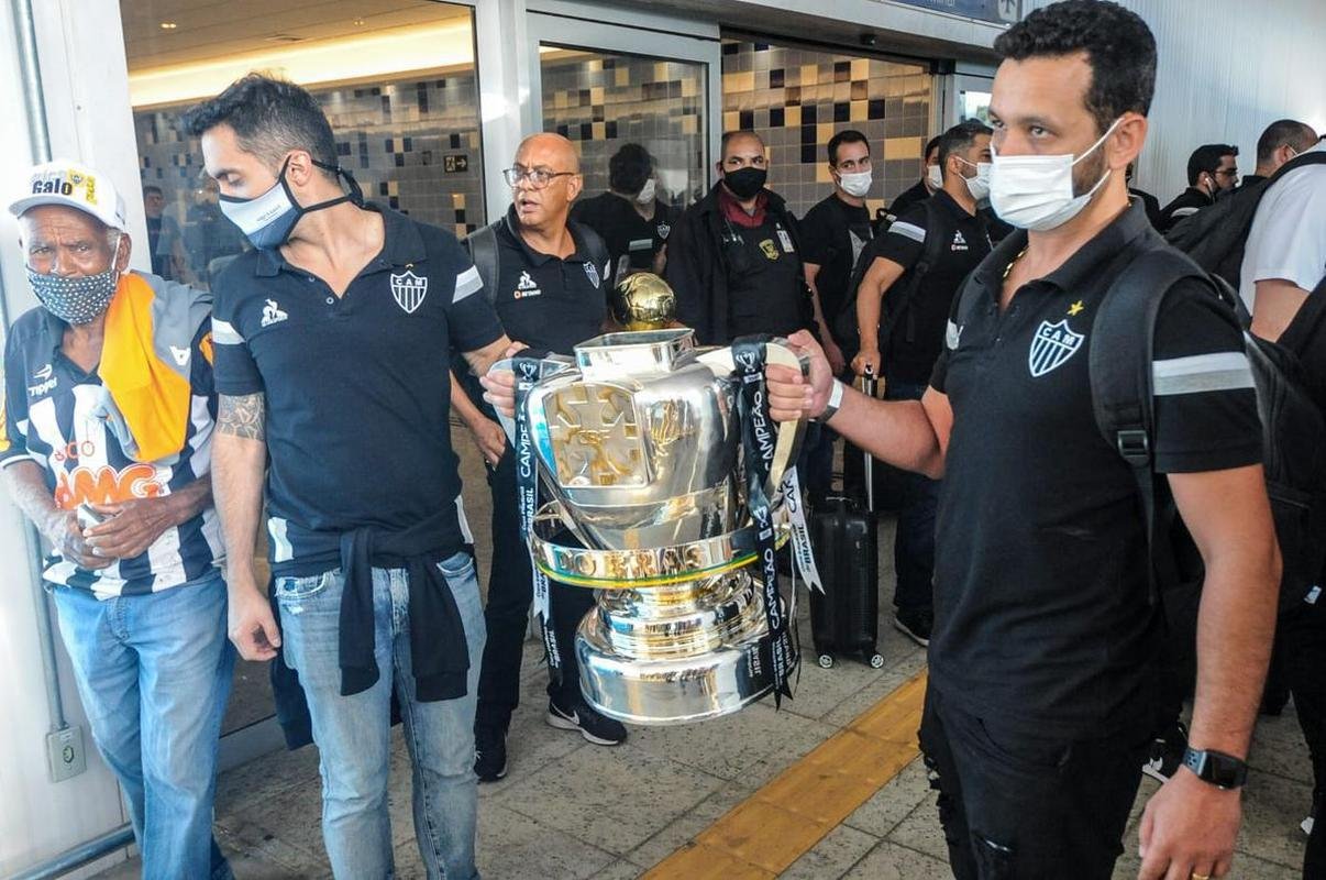 Atletas chegaram  capital mineira na manh desta quinta-feira (16)