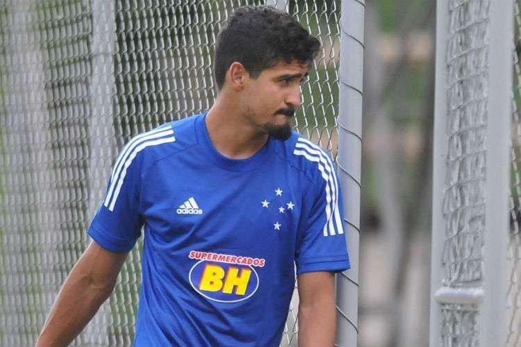 O Cruzeiro informou no dia 19 de fevereiro que o goleiro Vincius e o zagueiro Ramon testaram positivo para a COVID-19