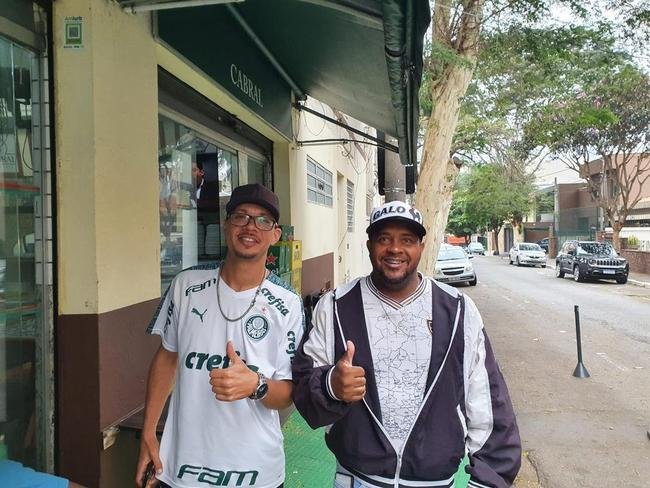 Mesmo com o Allianz Parque fechado para o p�blico, o entorno do est�dio do Palmeiras reuniu muitos torcedores que v�o acompanhar a semifinal contra o Atl�tico em bares e restaurantes (T�lio Kaizer/EM/D. A Press)