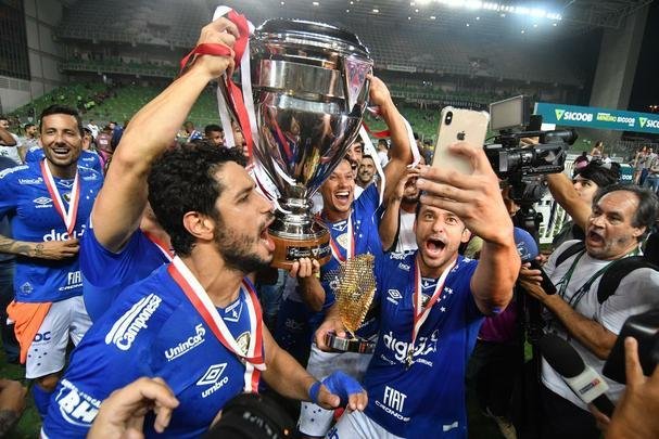 Fotos da festa do Cruzeiro aps a conquista do bicampeonato mineiro sobre o Atltico