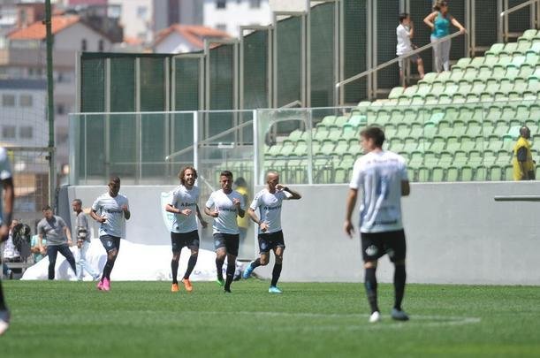 Lances da partida entre Cruzeiro e Grmio, no Independncia, pela 18 rodada do Campeonato Brasileiro