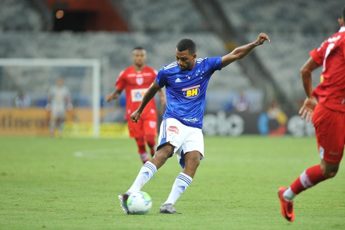 Cruzeiro enfrentou o CRB no Mineiro