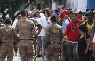 Imagens da fila de cruzeirenses por ingressos no Barro Preto