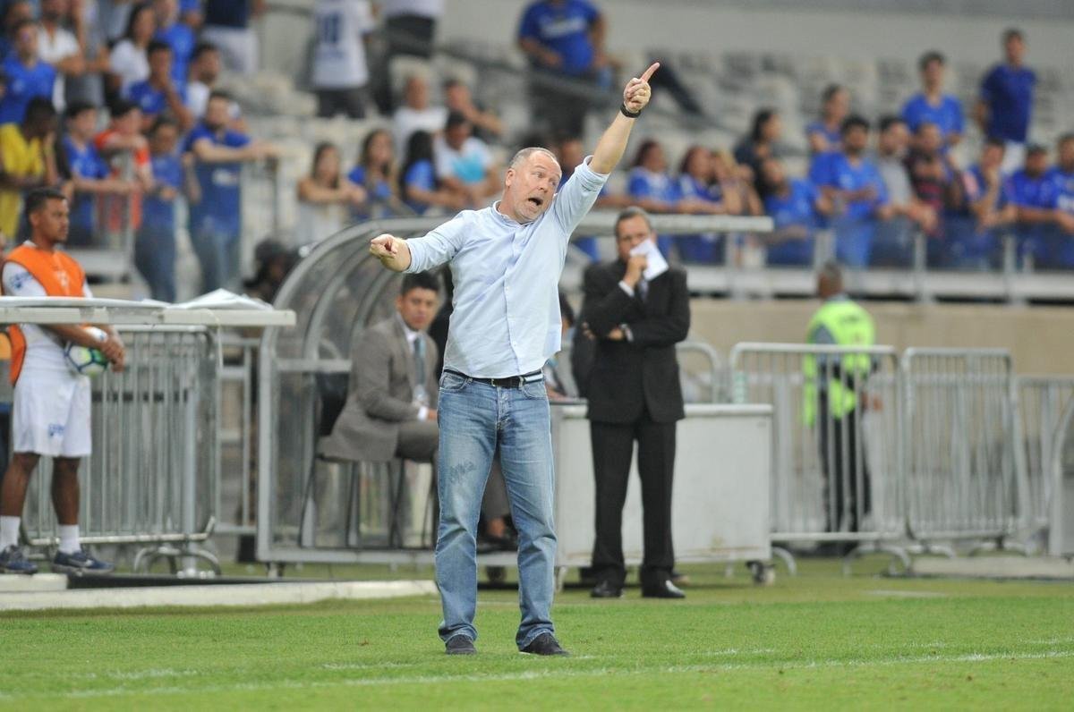Depois do gol do Palmeiras, o jogo ficou tenso e com ataques alternados