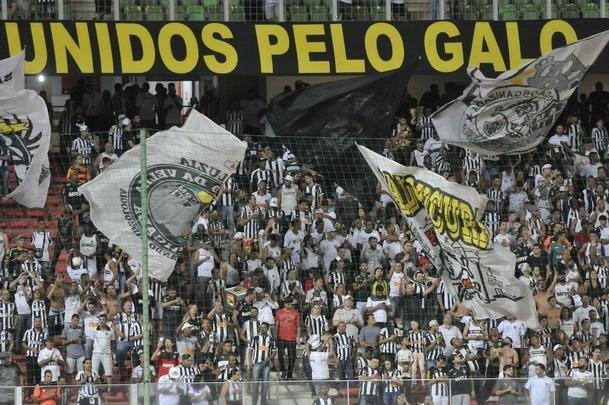 Fotos da torcida do Atltico, no Independncia, durante partida de ida da semifinal do Mineiro, contra o Amrica