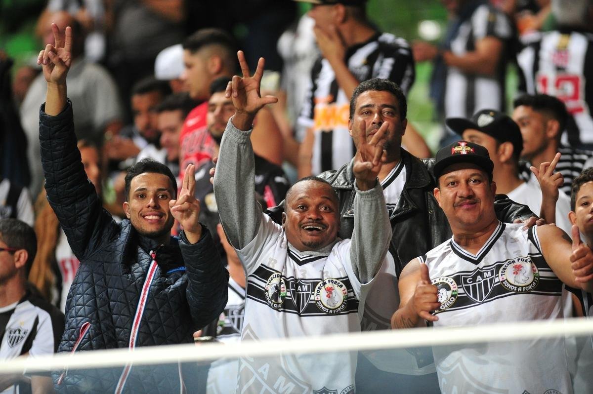 Galo deslanchou no segundo tempo com gols de Fbio Santos, de pnalti, e Vinicius