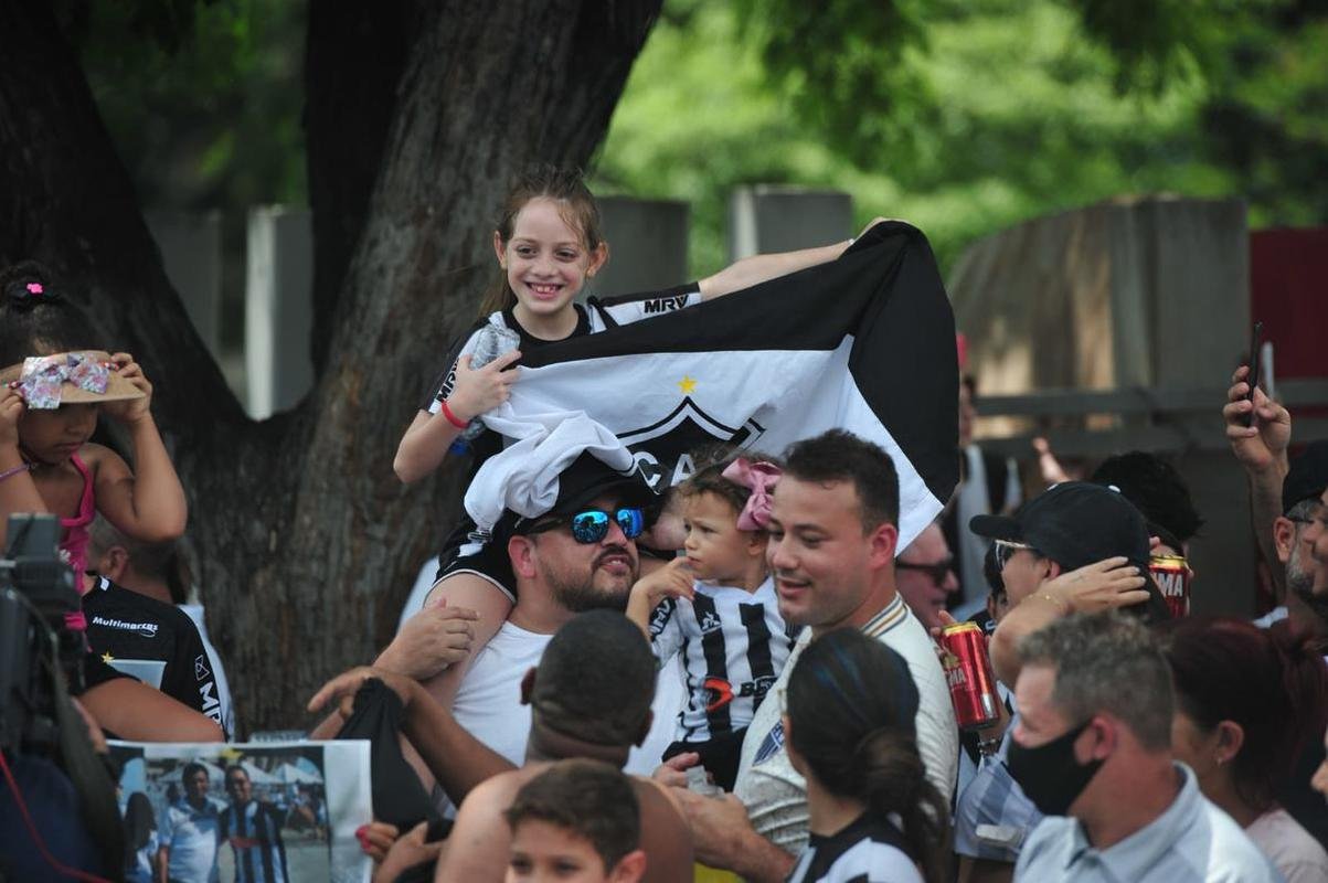Torcida do Atltico chegou animada ao Mineiro para o jogo da taa, contra o RB Bragantino. Dia de festejar com o time o ttulo do Campeonato Brasileiro de 2021