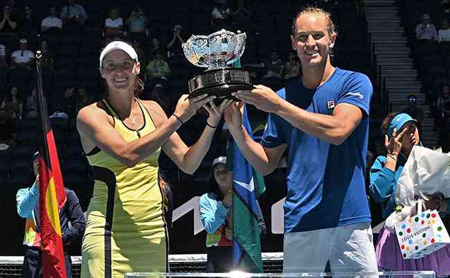 Luisa Stefani e Marcelo Melo são campeões nas duplas em torneios