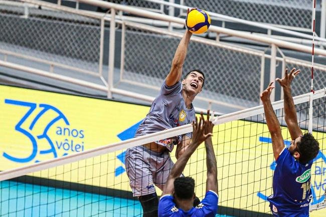 Cruzeiro vence o Natal por 3 sets a 0, em Campo Grande, e  tetra da Supercopa