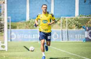 Cruzeiro estreou camisa de treino amarela durante atividade neste domingo (28/03)