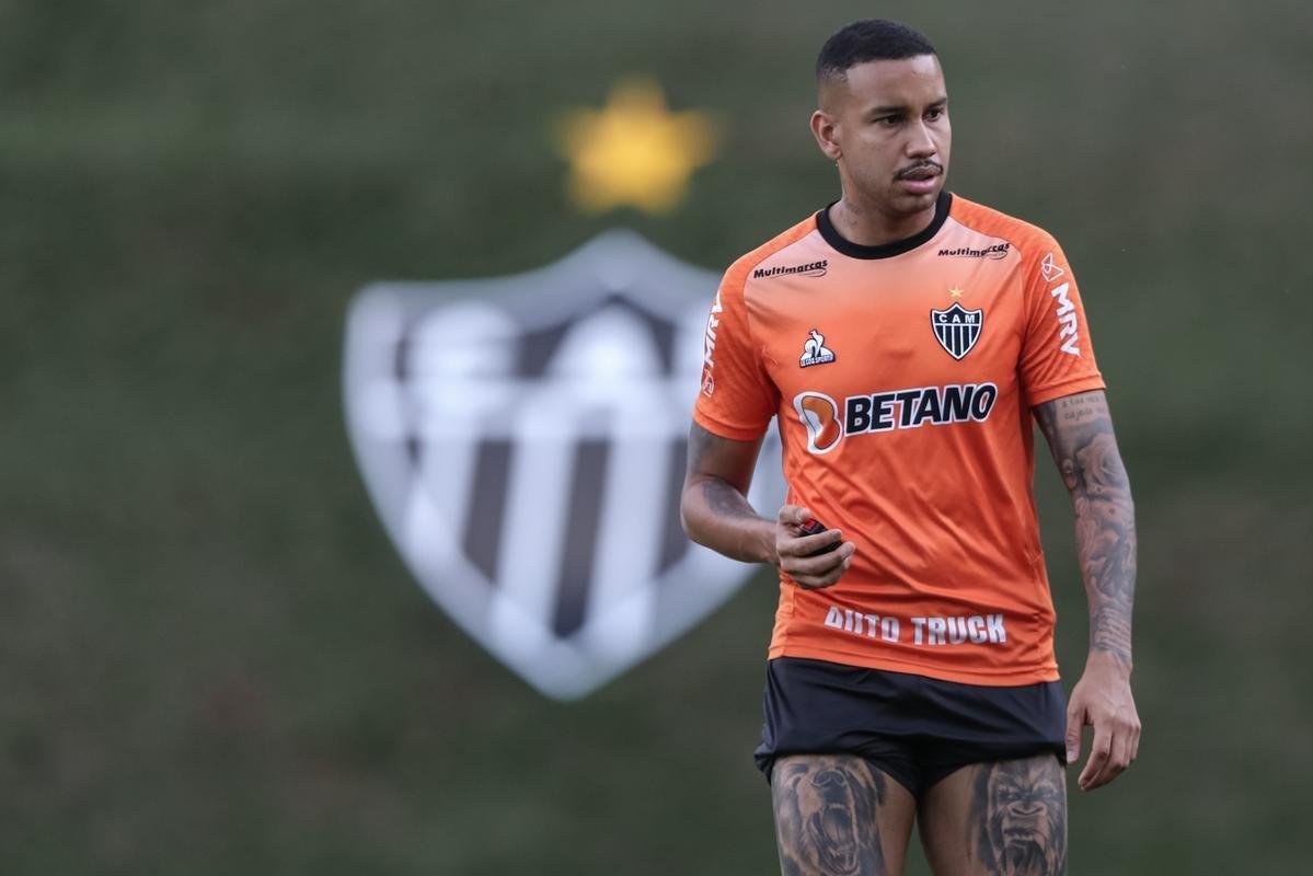 Com Guilherme Arana de volta, Cuca comanda atividade na Cidade do Galo