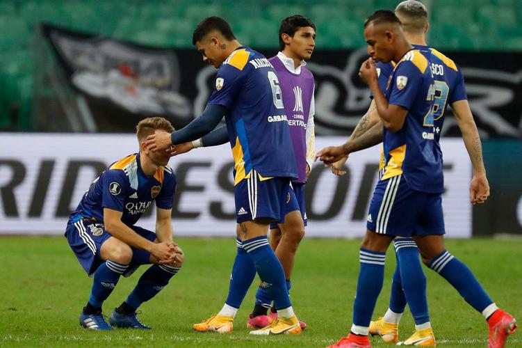 Goleiro Everson, do Atlético, foi herói na decisão por pênaltis contra o Boca Juniors ao defender duas cobranças e ao marcar o gol da classificação: 3 a 1 nas batidas alternadas após 0 a 0 no tempo normal, no Mineirão.