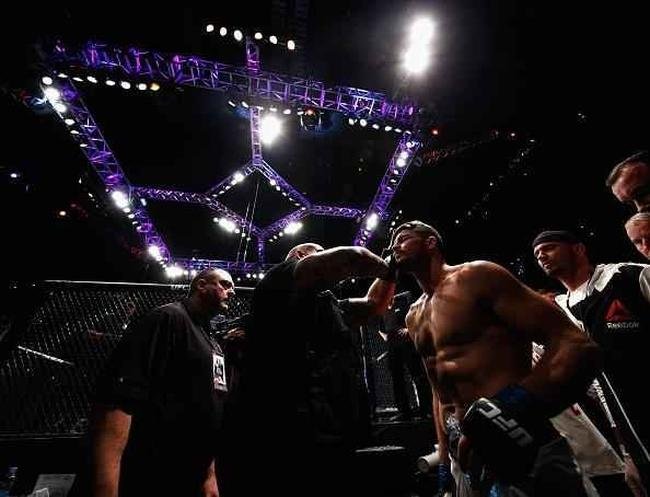 Spider voltou ao UFC com rev�s. Brasileiro chegou a derrubar Bisping com uma joelhada, achou que tinha vencido por nocaute, mas round havia encerrado. No fim, brasileiro acabou perdendo luta por pontos