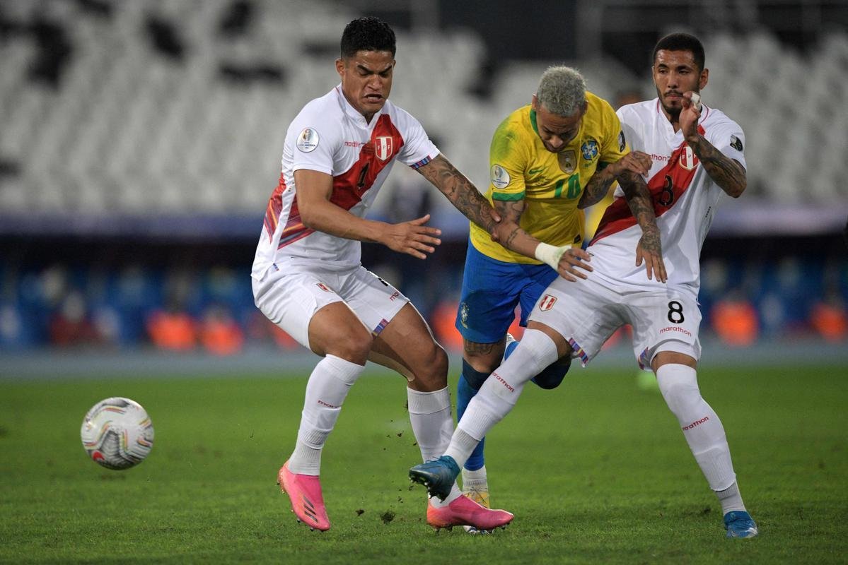 Brasil e Peru se enfrentaram no Estdio Nilton Santos, pelas semfinais da Copa Amrica 