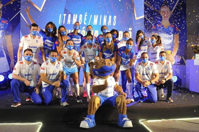 Time Feminino de V�lei do Minas foi apresentado nesta quarta-feira (11/10)