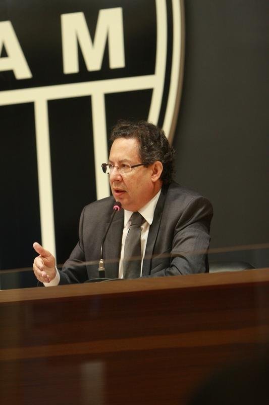 Veja imagens da entrevista coletiva de Srgio Sette Cmara