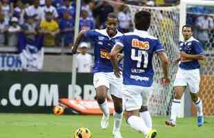 Lances de Cruzeiro e Cricima pela 31 rodada do Campeonato Brasileiro, no Mineiro