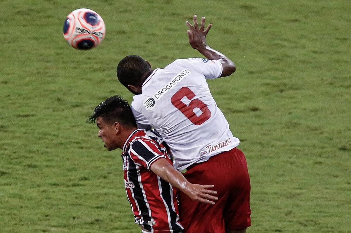 No segundo tempo, seguiu o equilíbrio no início, mas na metade da etapa o Náutico inverteu o controle das ações. A melhor chance do jogo veio com pênalti de Pipico, mas Jefferson fez ótima defesa na penalidade.