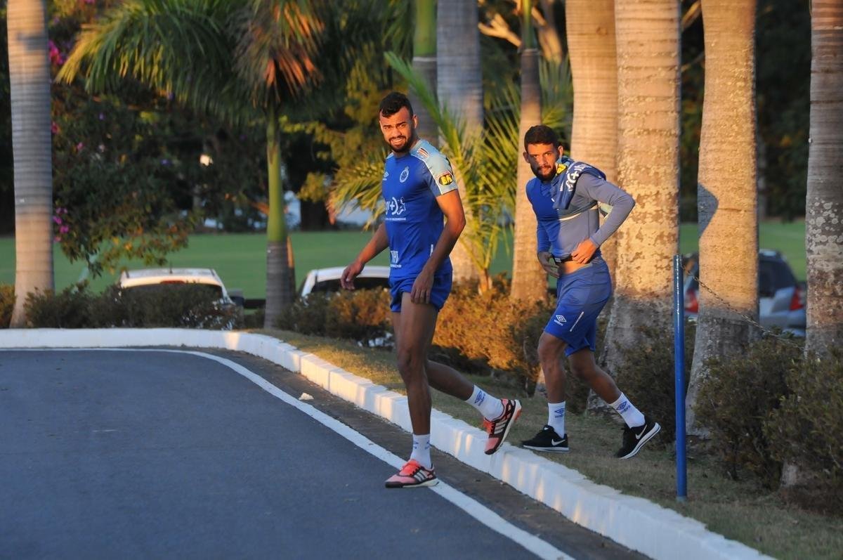 Cruzeiro iniciou sua intertemporada nesta segunda-feira na Toca da Raposa II. Tcnico Mano Menezes contou com elenco completo. Grupo agora comea preparao para decises com Atltico na Copa do Brasil, River Plate na Copa Libertadores e 29 rodadas restantes do Campeonato Brasileiro