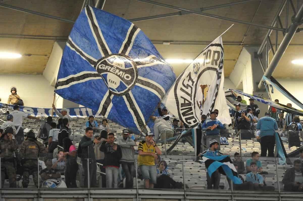 Chegada das torcidas de Cruzeiro e Grmio ao Mineiro para a semifinal da Copa do Brasil