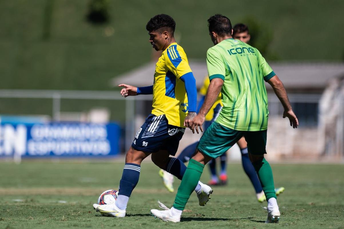 Cruzeiro empatou por 1 a 1 com o Boavista-RJ em jogo-treino realizado neste sbado (22/5), na Toca da Raposa II. Rafael Sobis marcou o gol celeste, enquanto Douglas Pedroso fez para a equipe do Rio de Janeiro.