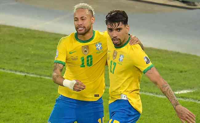 Neymar e Paquet festejam o gol da vitria sobre o Peru, no Engenho: parceira de futuro