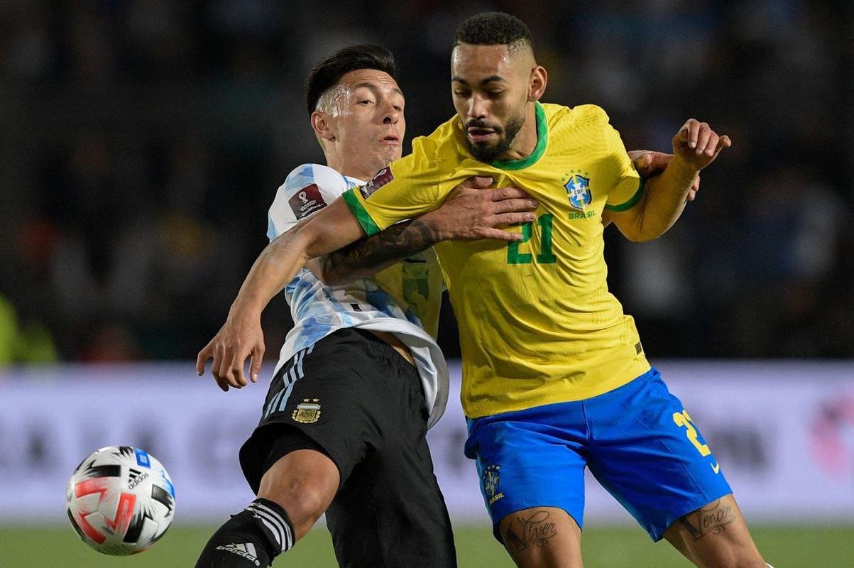 Sem Neymar, Brasil encarou a Argentina em clssco agitado pelas Eliminatrias