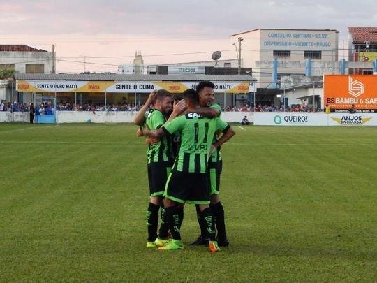 Fotos de URT x América, em Patos de Minas, pela segunda rodada do Campeonato Mineiro