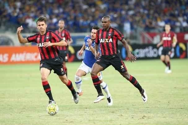 Fotos da partida entre Cruzeiro e Atltico-PR no Mineiro